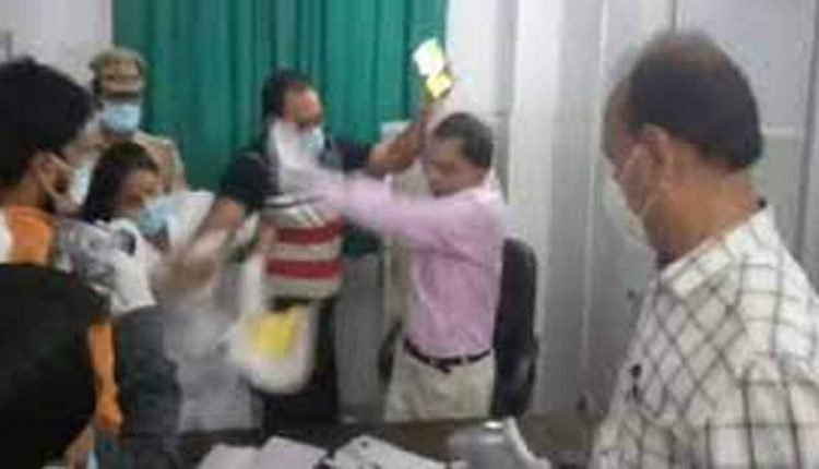 Full Of Anger Nurse Slaps Doctor