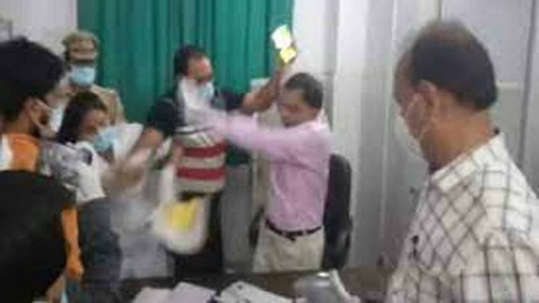 Full Of Anger Nurse Slaps Doctor