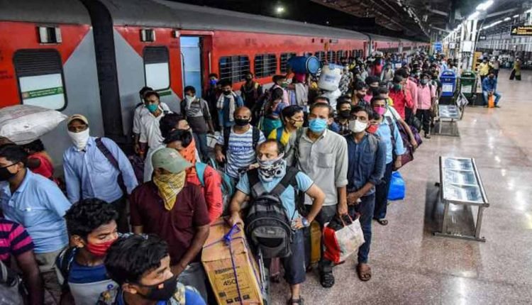 Rs 500 Fine For Not Wearing Masks in Railway Stations, Trains