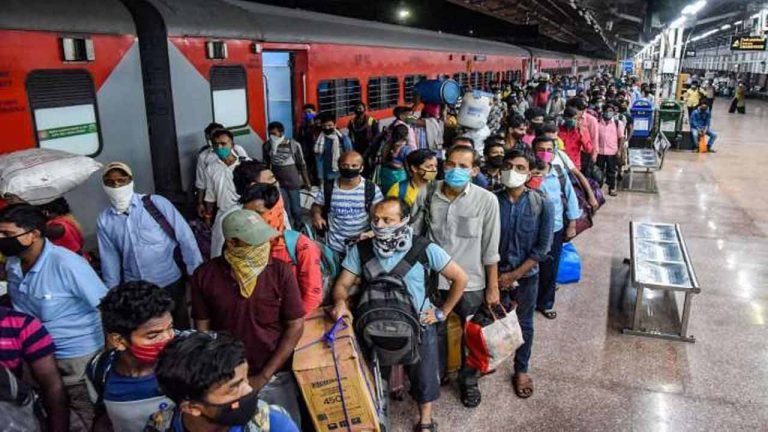 Rs 500 Fine For Not Wearing Masks in Railway Stations, Trains