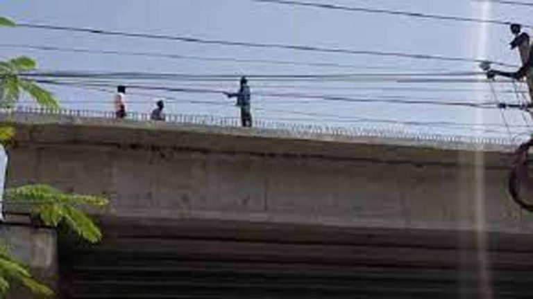 Drunken Man Puts Cops Into Tension
