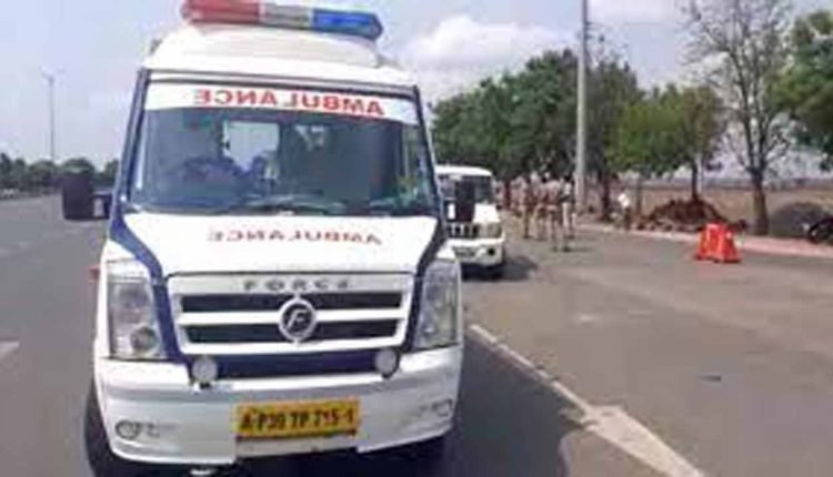 Ambulances From AP Stopped At TS Borders Due to Unavailability of Covid Passes
