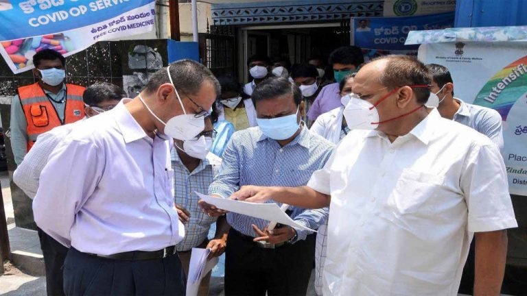 Chief Secretary Inspects Health Centres In City