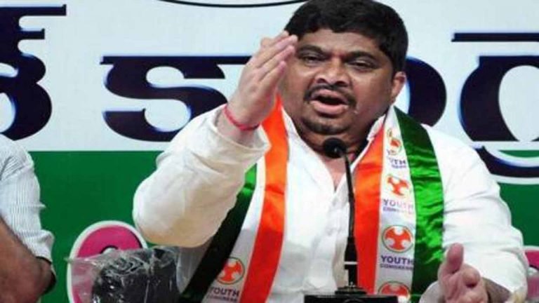 Ponnam Prabhakar Strongly Condemns Party Change 