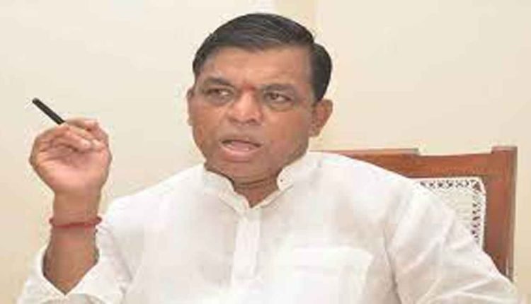 Former Union Minister Balram Naik Slams MP Kavitha