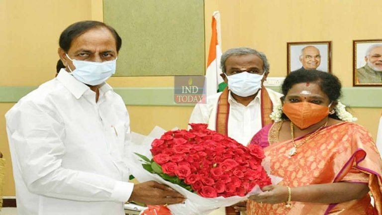 CM KCR Greets Governor on Her Birthday Today