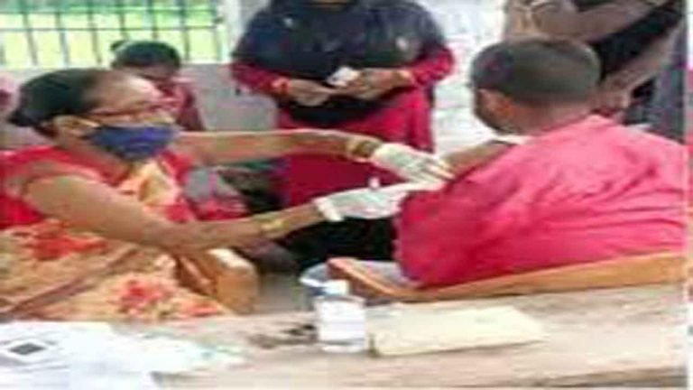 Bihar: Nurse Use "Empty" Syringe To Vaccinate A Man