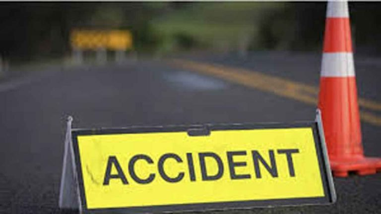 Two Daily Wage Workers Killed In Mallapur Road Accident