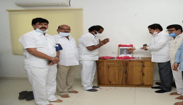 V Srinivas Goud Pays Floral Tribute to Telugu Author Subba Rao