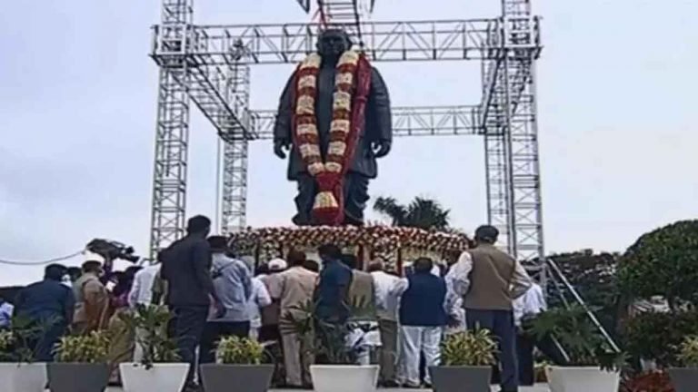 Statue of PV Narasimha Rao Unveiled At Necklace Road