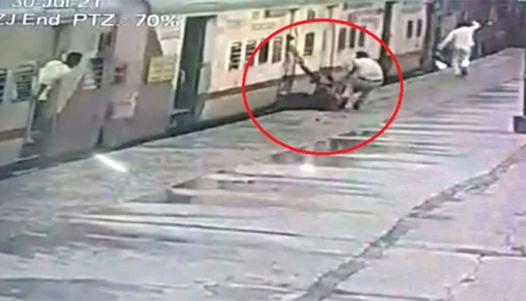 Secunderabad: RPF Constable Saves Woman’s Life