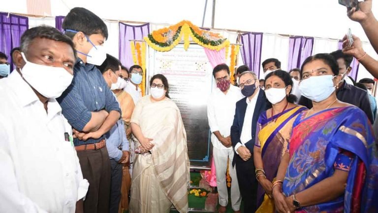 Telangana Govt stands by weavers community: KTR
