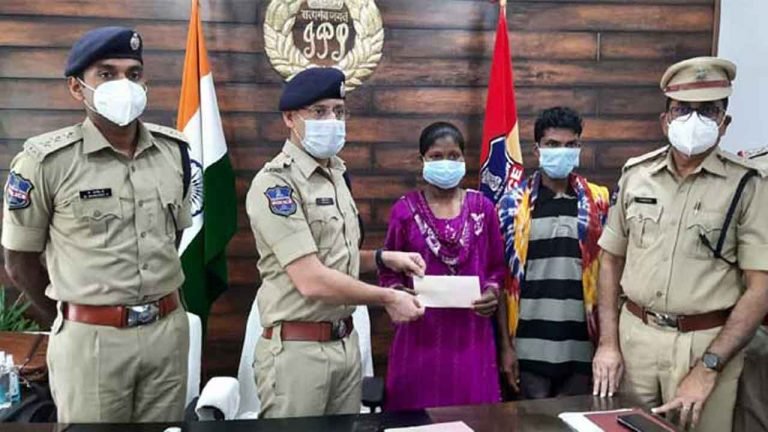 Kothagudem: Two Maoists from Chhattisgarh Surrender
