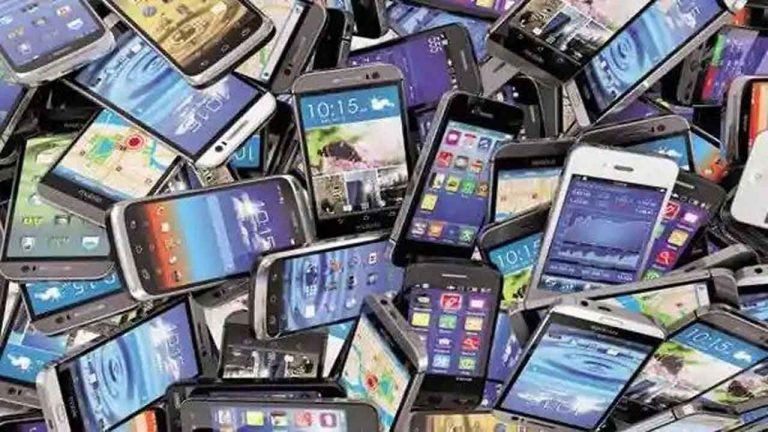 30 Lost Mobiles Handed Over to Owners in Hyderabad