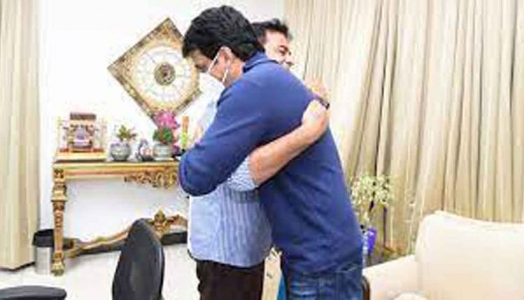 Sonu Sood Extends Birthday Wishes to KTR