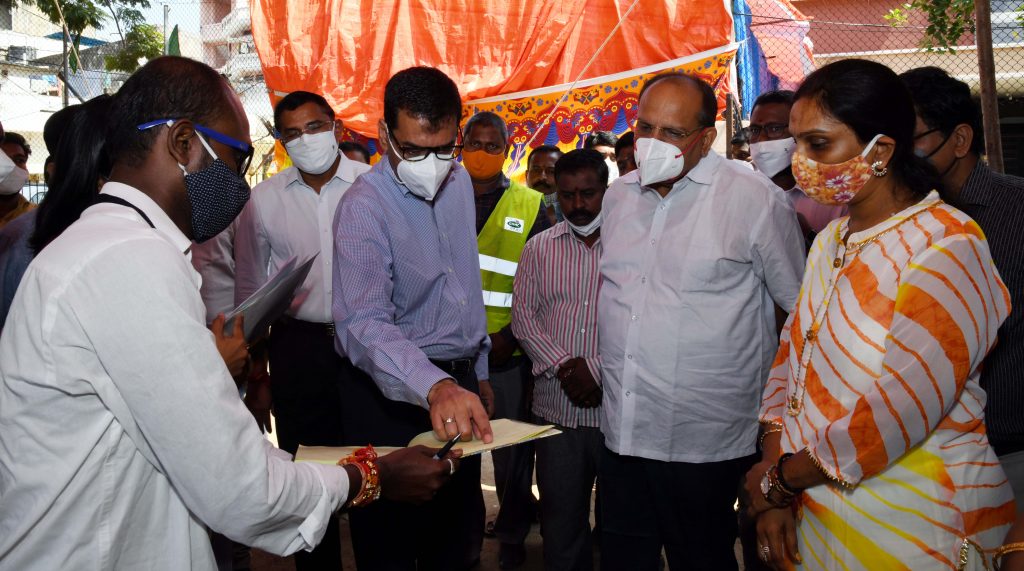 CS Visits Vaccination Centre to Oversee Arrangements