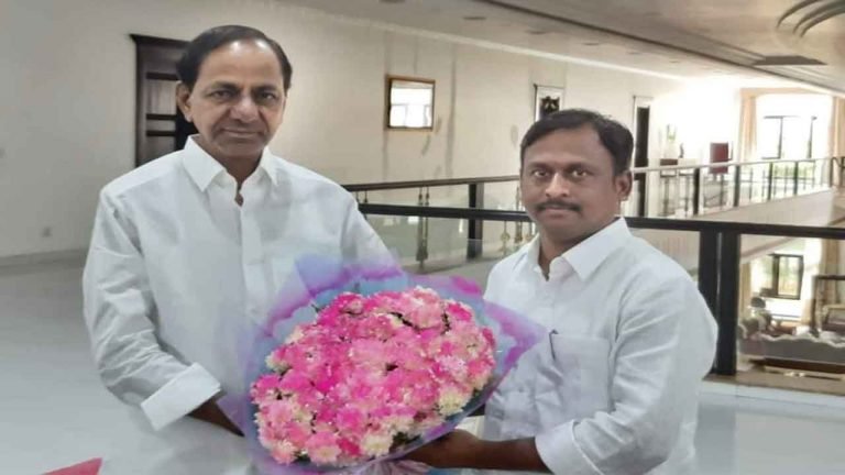 Gellu Srinivas meets CM KCR