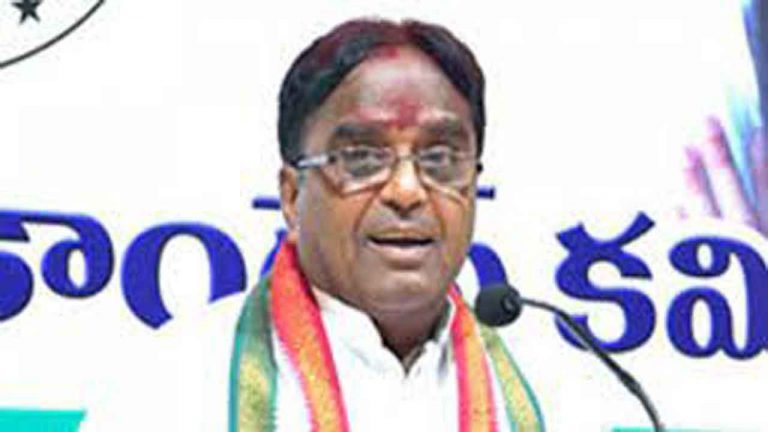 Ponnala Laxmaiah lashes out at CM KCR