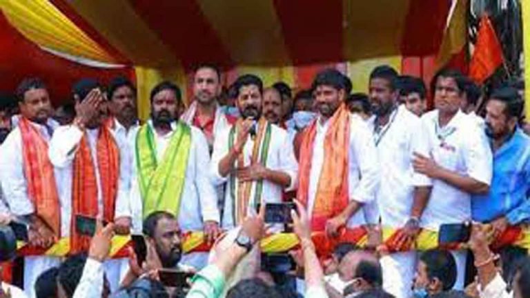 Revanth Reddy takes part in Lal Darwaza bonalu, greets everyone on the occassion