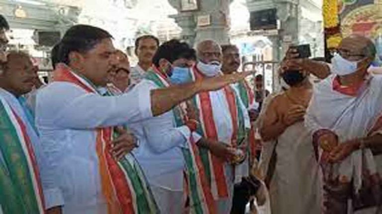 AP BJP leader takes oath at temple to prove he is not corrupt