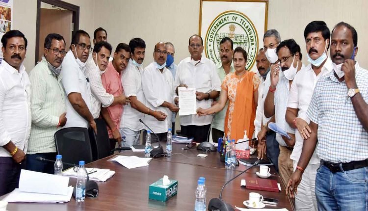 CS meets Telangana Gazetted, Non-Gazetted Officers Employees Unions