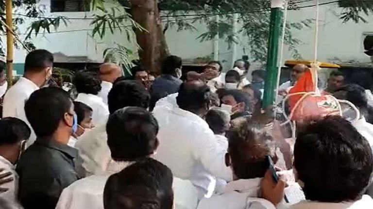 Brawl between TRS, BJP Activists at GHMC Circle Office