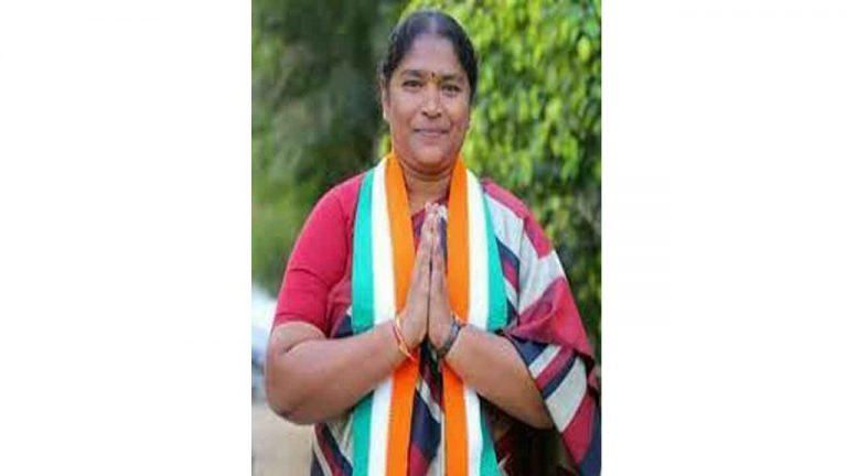 Congress fed stomachs of poor people: Seethakka