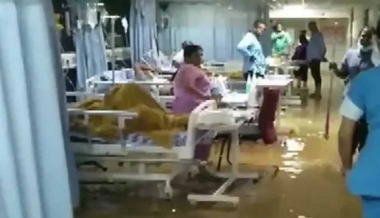 Mahabubabad: Govt hospital ceiling collapsed in ICU