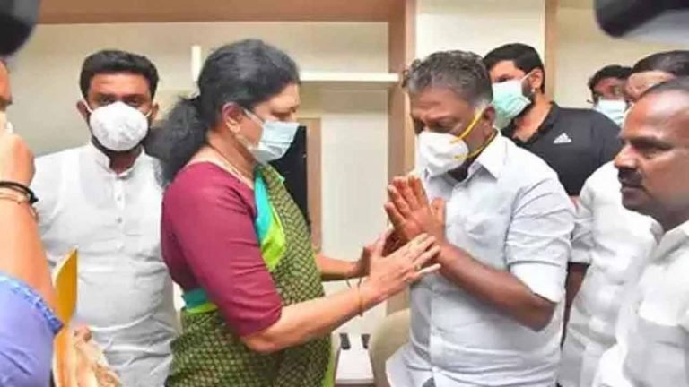 Sasikala meets Panneerselvam to express condolences on his wife's demise