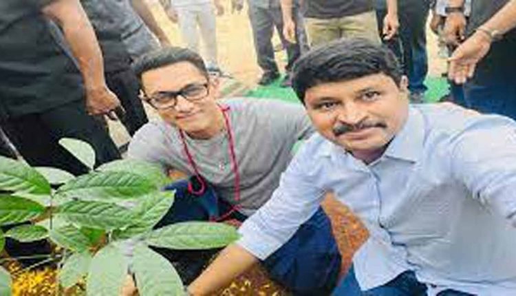 Actor Aamir Khan Takes Part in Green India Challenge