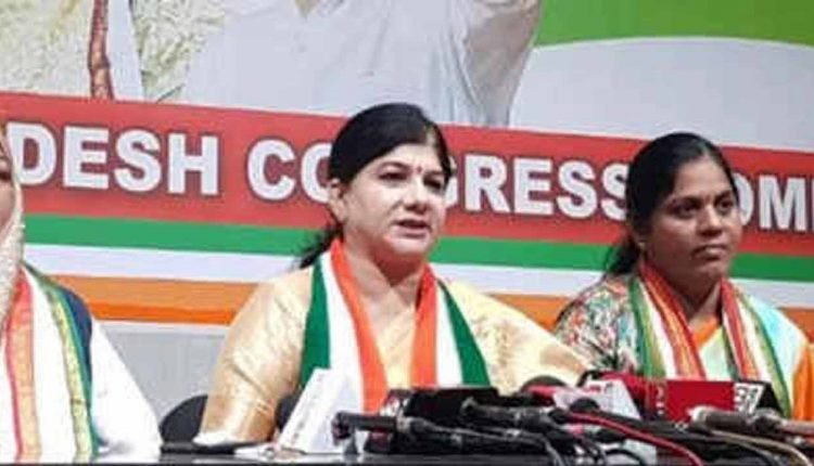 Telangana Govt is encouraging belt shops; alleges Mahila Congress Chief