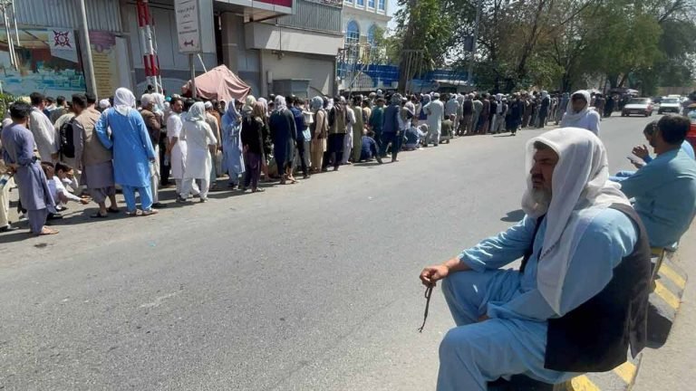 Taliban launch charm offensive with Afghan banks
