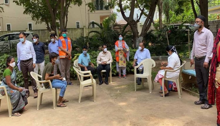 CS visits mobile vaccination centre in Rajendranagar