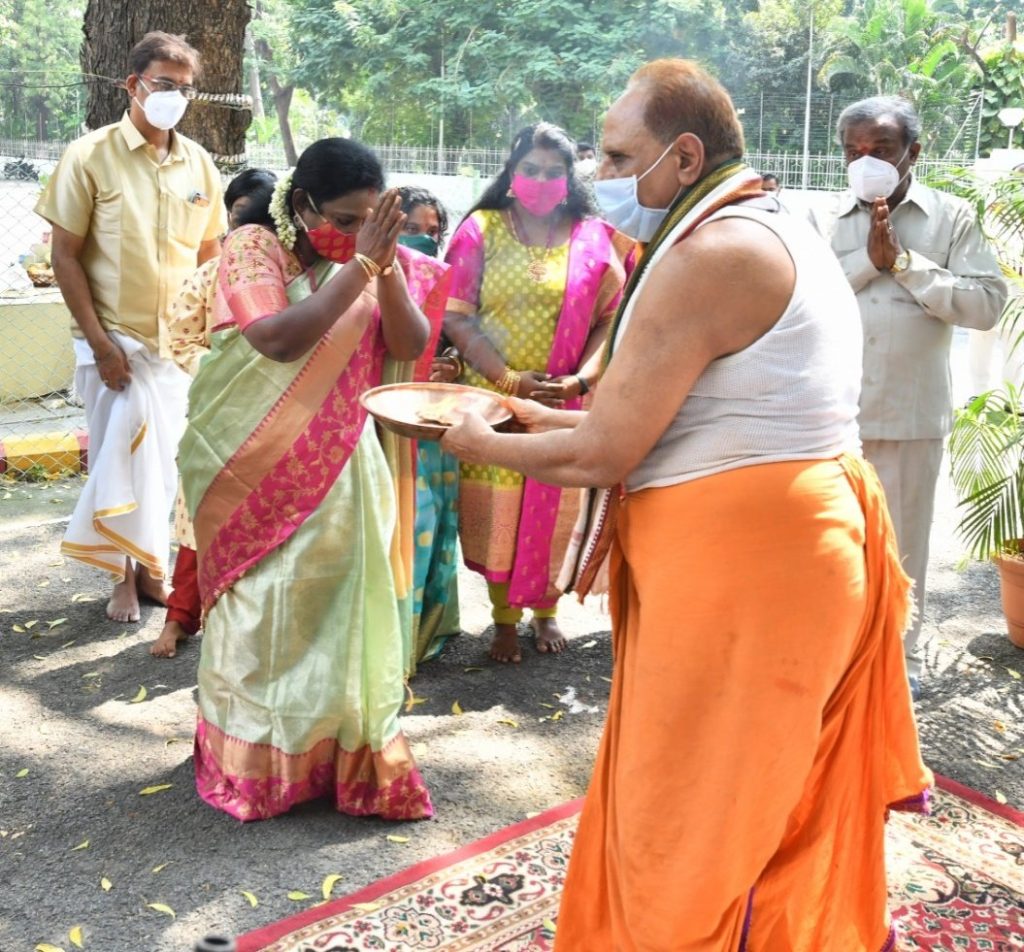 Guv Tamilisai performs Ayudha Puja and Vahana Puja