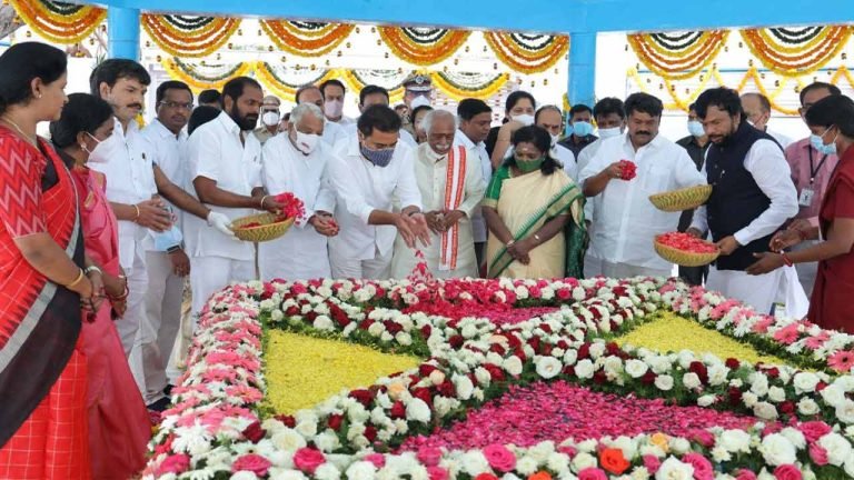 Tamilisai, Dattatreya attend Gandhi Jayanthi at Bapu Ghat