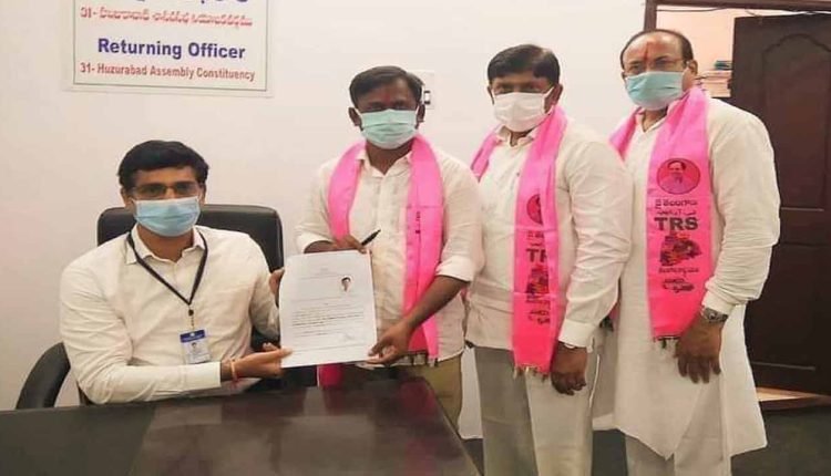 Gellu Srinivas Yadav files nomination for Huzurabad by-poll
