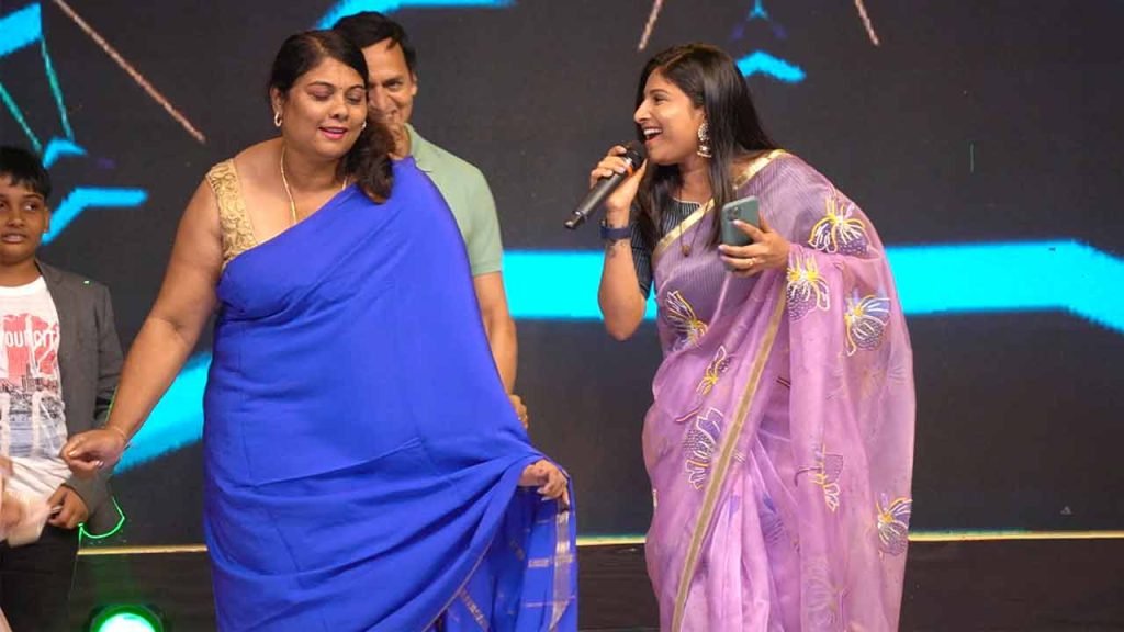 Mangli folk and playback singer swayed away the audience at Dazzle