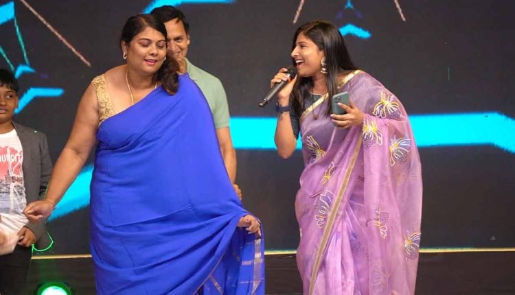 Mangli folk and playback singer swayed away the audience at Dazzle Sports Wear 15th Anniversary Celebrations