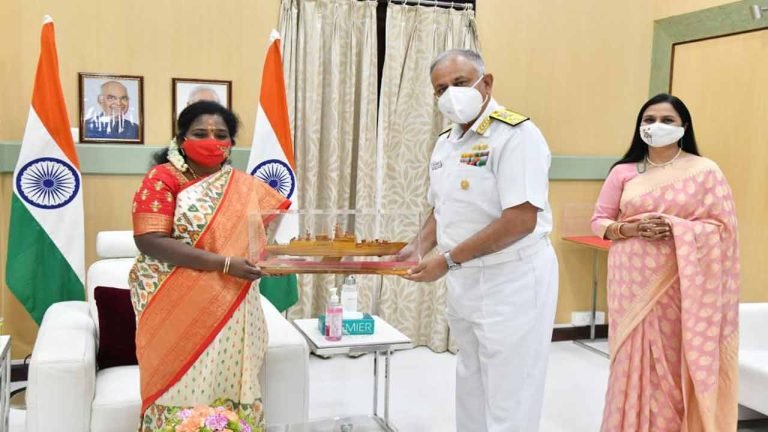 FOC-IN-C Eastern Naval Command called on Governor