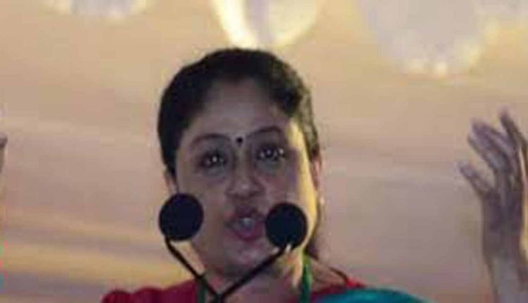 Vijayashanti Slams KCR Govt