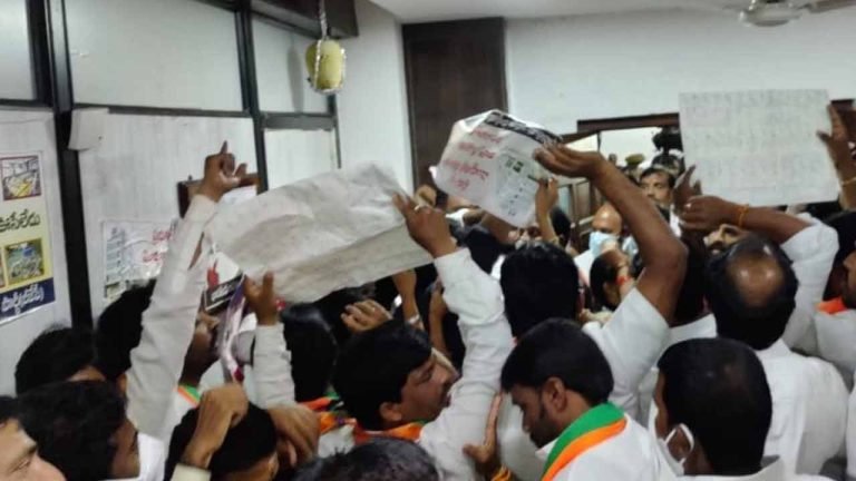 BJP Corporators attempt to barge into the GHMC mayor’s chamber