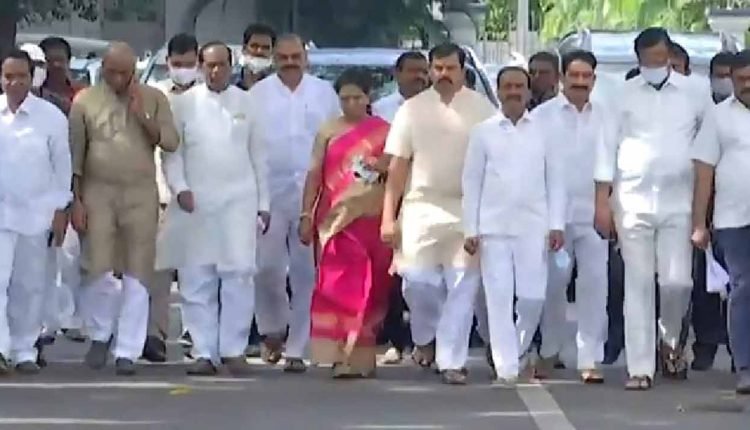 BJP leaders lodge complaint against CM KCR with governor