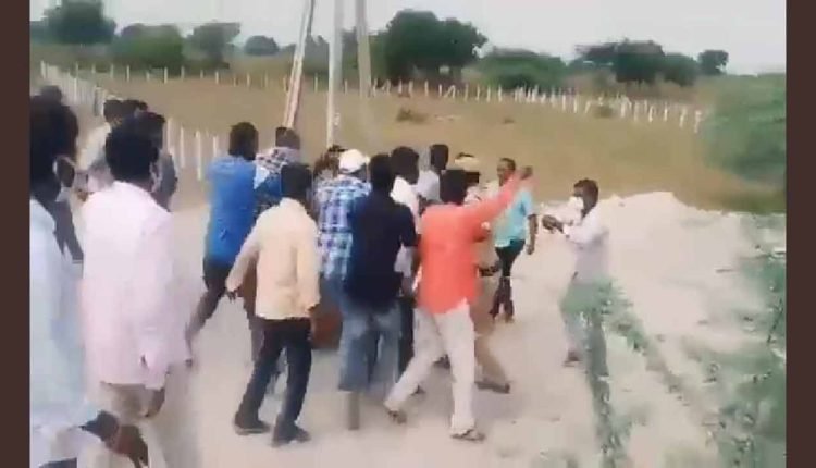 Farmers stop TRS leaders in Hasanparthy