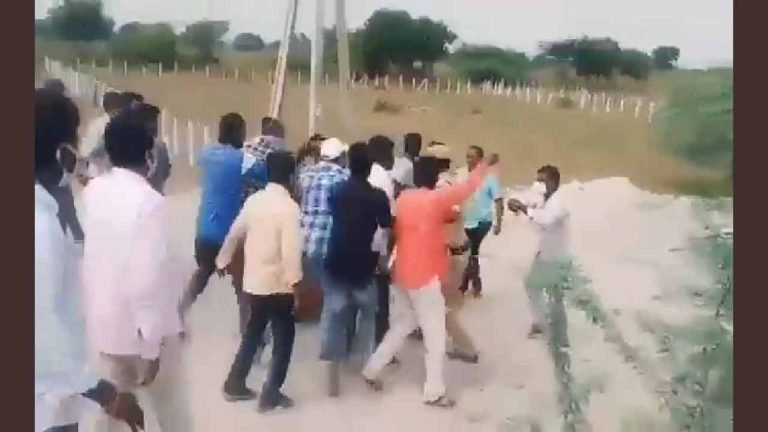 Farmers stop TRS leaders in Hasanparthy