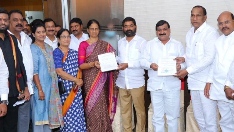 TRS leaders Mahender Reddy, Raju file nominations for MLC polls