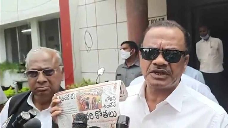 V Hanumantha Rao meets MP Komatireddy