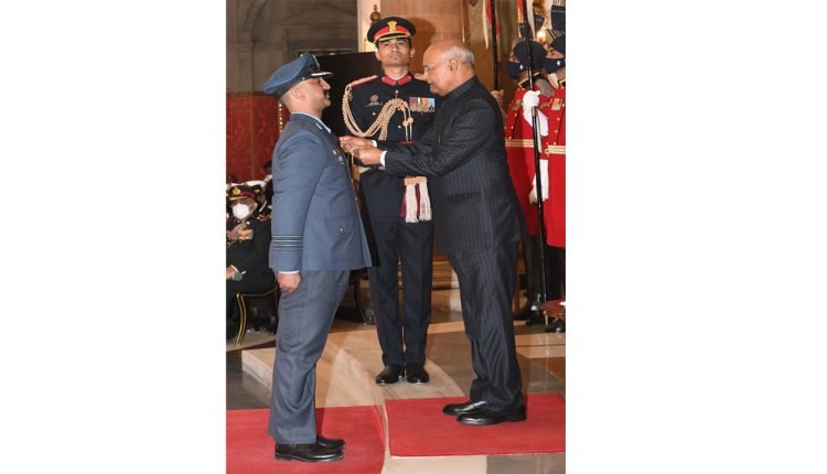 President Ramnath awards Vir Chakra to Abhinandan Varthaman