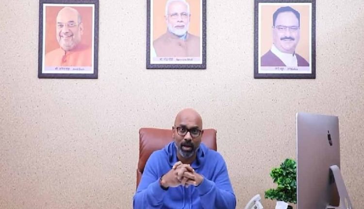 BJP MP Dharmapuri Arvind terms CM KCR a smuggler