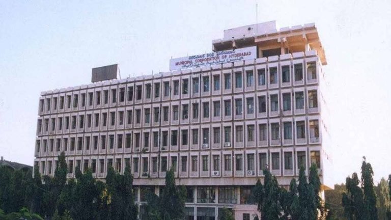 High Court warns state government, Hyderabad civic body over illegal statues