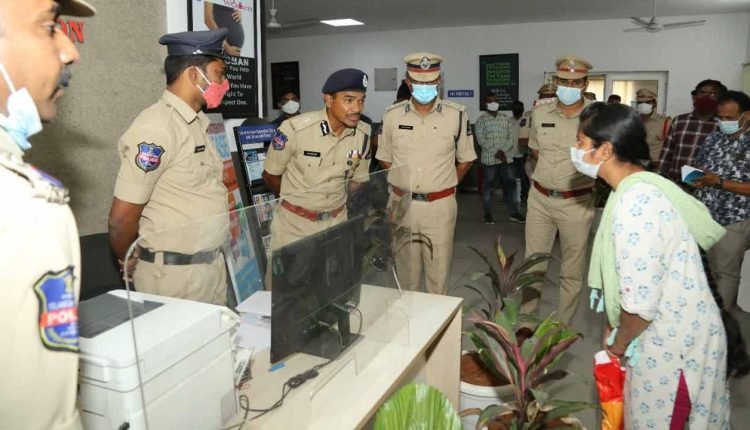 Hyderabad CP Suprise Visit To Panjagutta Police Station